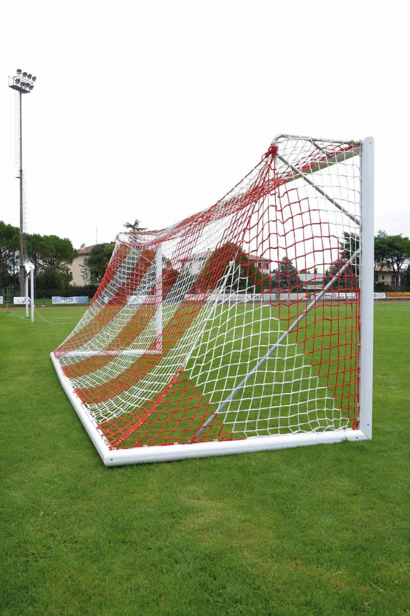 Powershot Fußballnetz - Trapezförmig - 4mm - Weiß/Rot, 7,32 x 2,44 Meter - Image 4