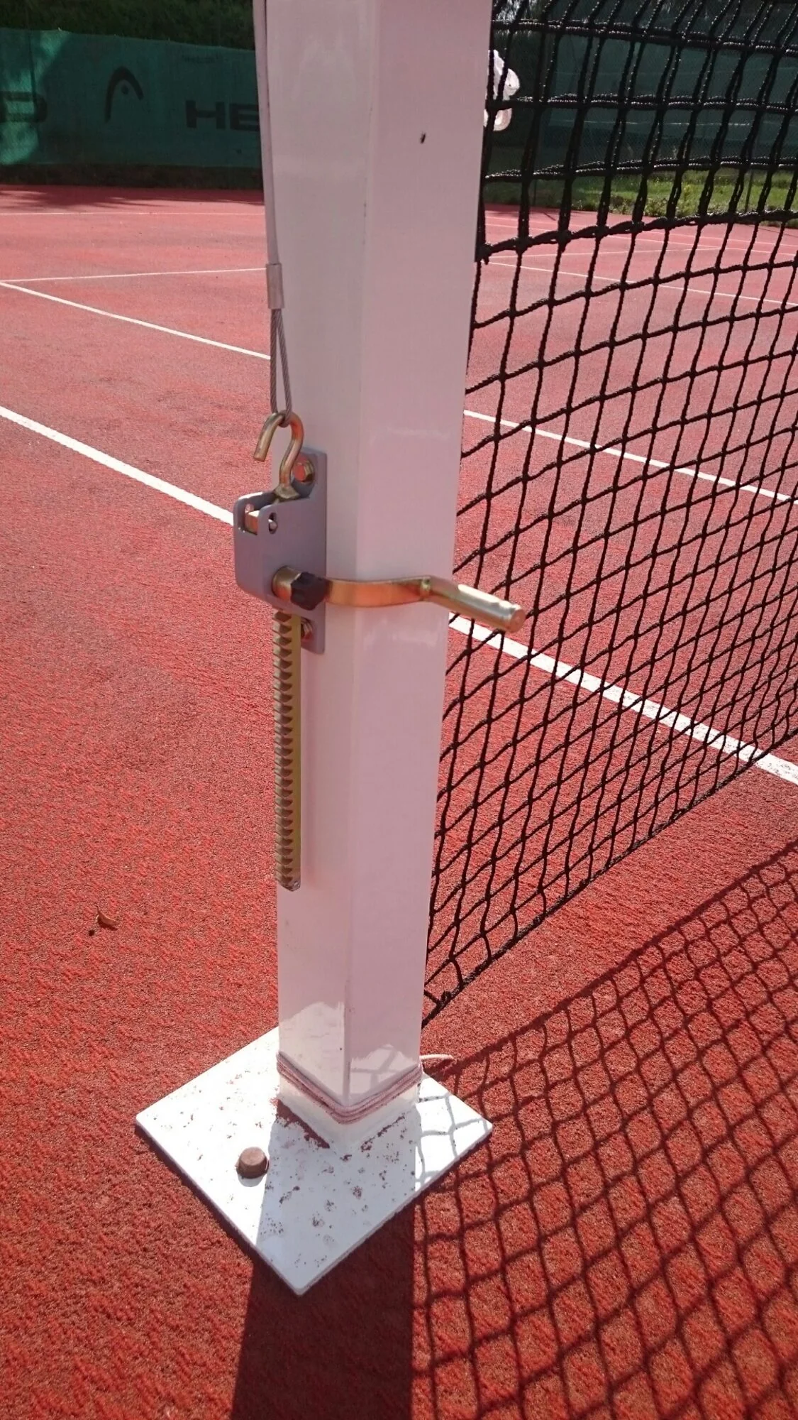 Powershot Tennispfosten mit Bodenplatte, Spannmechanik außen - Image 4